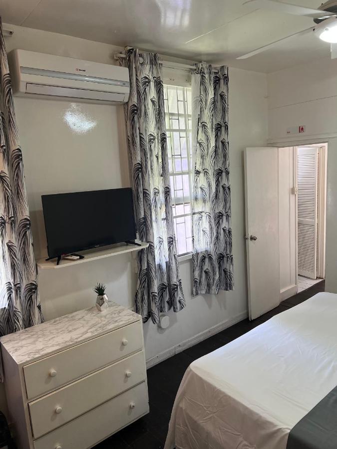 Beach Guest House Cleverdale Бриджтаун Екстериор снимка