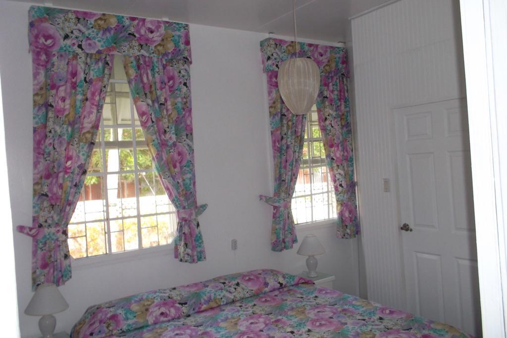 Beach Guest House Cleverdale Бриджтаун Екстериор снимка