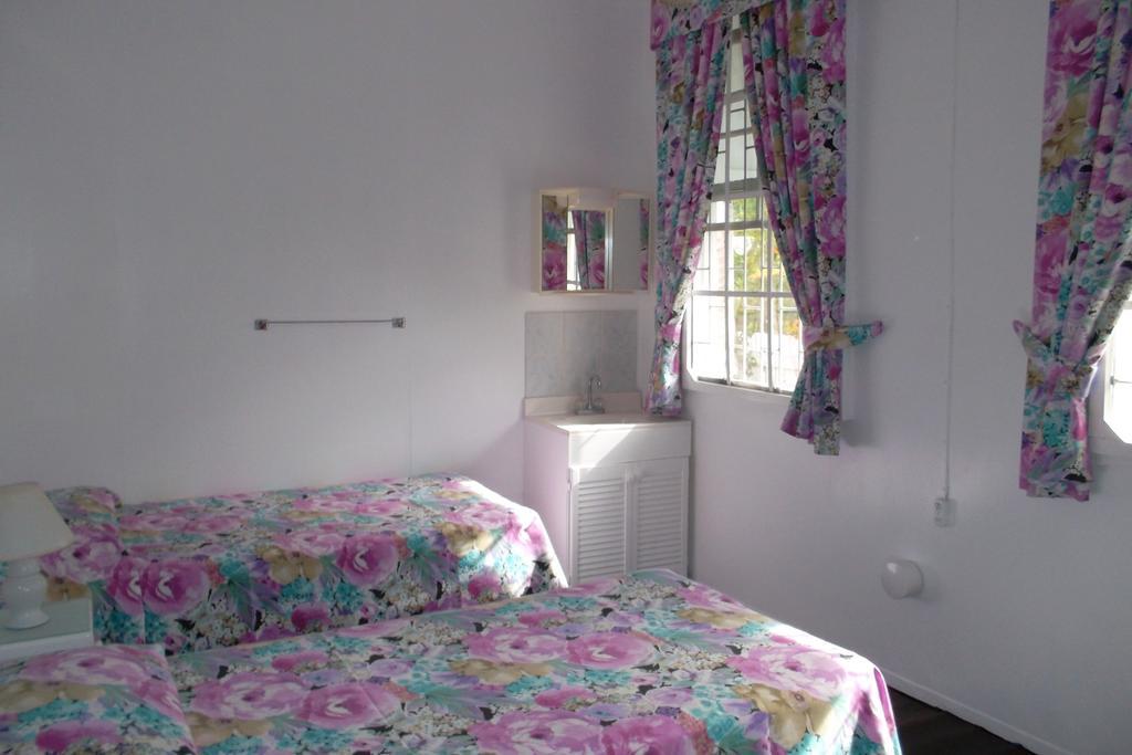 Beach Guest House Cleverdale Бриджтаун Екстериор снимка